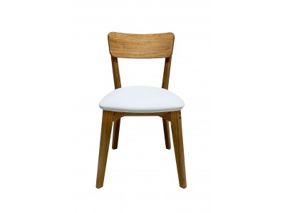 2 cadeiras de madeira com acabamento acetinado natural em cera e assento estofado em courvin branco / Coleção Scandian